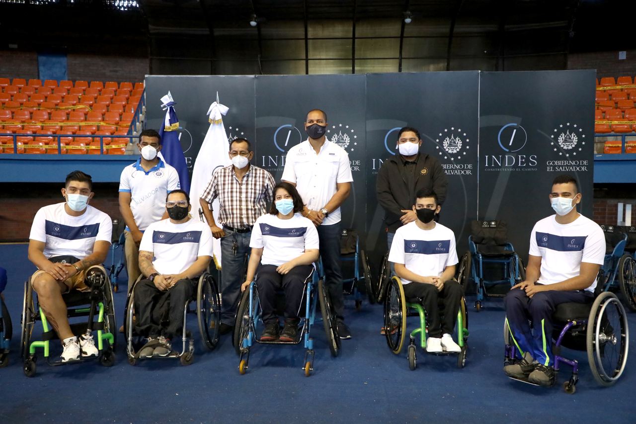 gobierno-entrega-40-sillas-de-ruedas-restauradas-en-beneficio-de-atletas-del-indes
